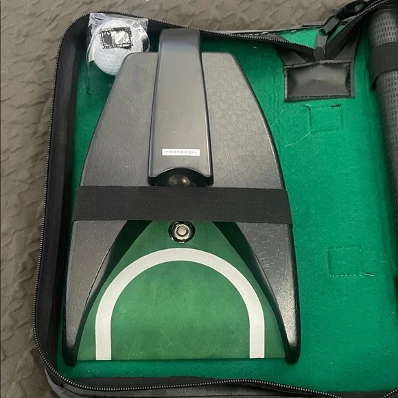 Portable Putting Green Putter Set - Green/Black - Picture 2 of 10